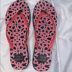 Crown and Ivy flip flops